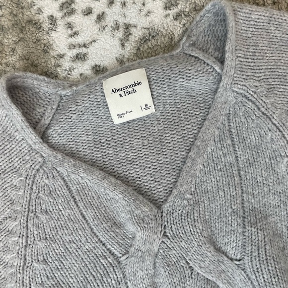 Abercrombie & Fitch sweater - Picture 2 of 2